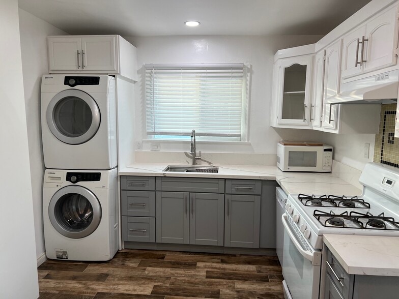 Handy washer and dryer. - 5467 Kinston Ave