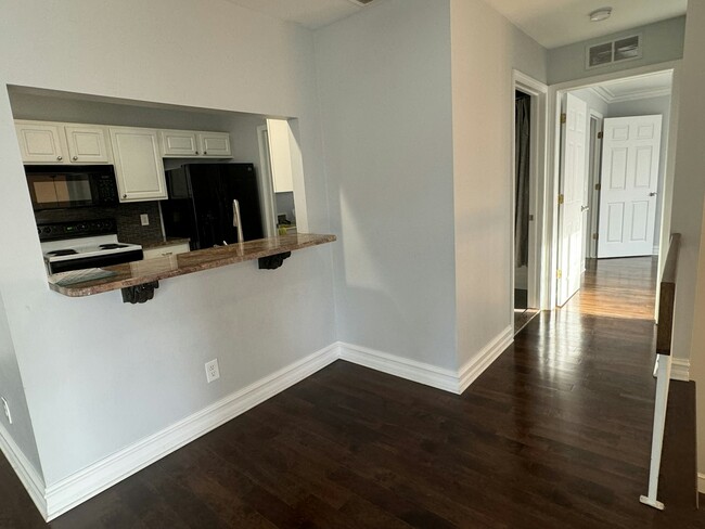 Building Photo - 42891 Richmond Dr