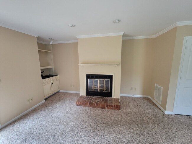 Building Photo - 2 Bedroom 2.5 Bathroom Townhome