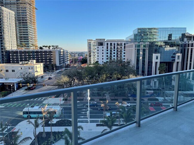 Building Photo - 400 Central Ave