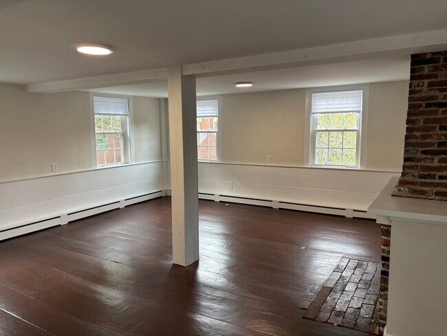 Building Photo - 10 Palfrey Ct