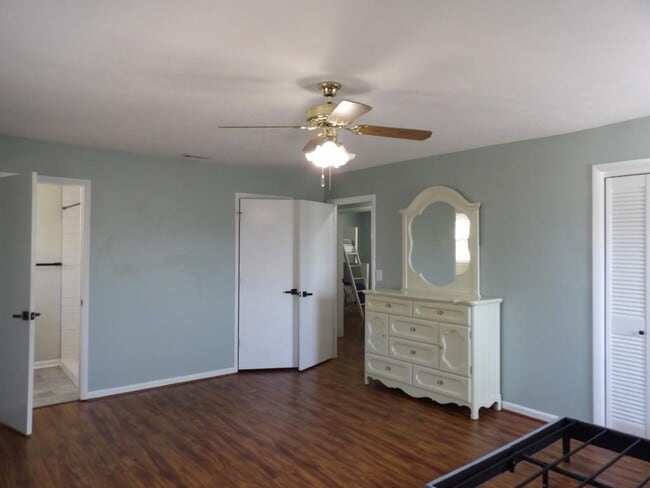 Building Photo - 917 9th Ave S