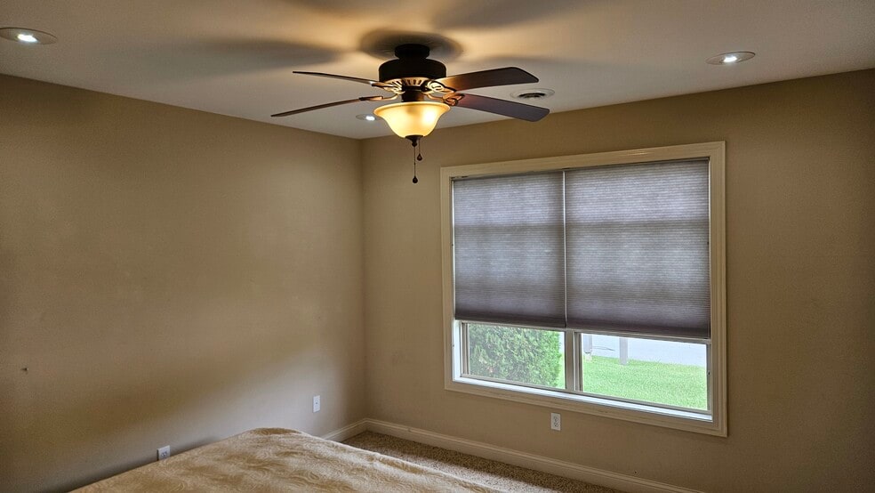 Building Photo - 801 Veterans Ln