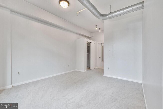 Building Photo - 811 4th St NW