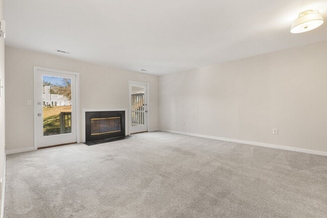 Building Photo - Coming Soon! End unit townhome in Annapolis!