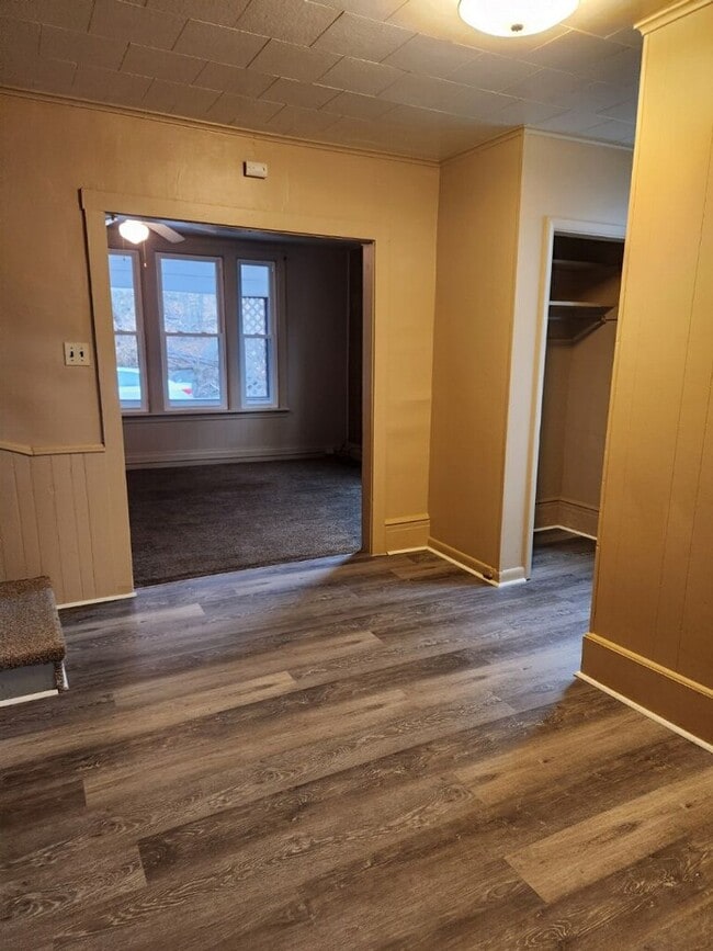 Building Photo - Nice 3 BR