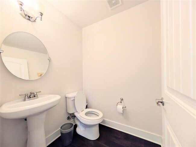 Building Photo - 6800 Bay City Bend