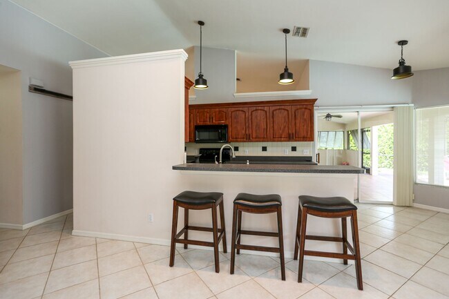 Building Photo - ** LELY COUNTRY CLUB UNFURNISHED 3 BEDROOM...