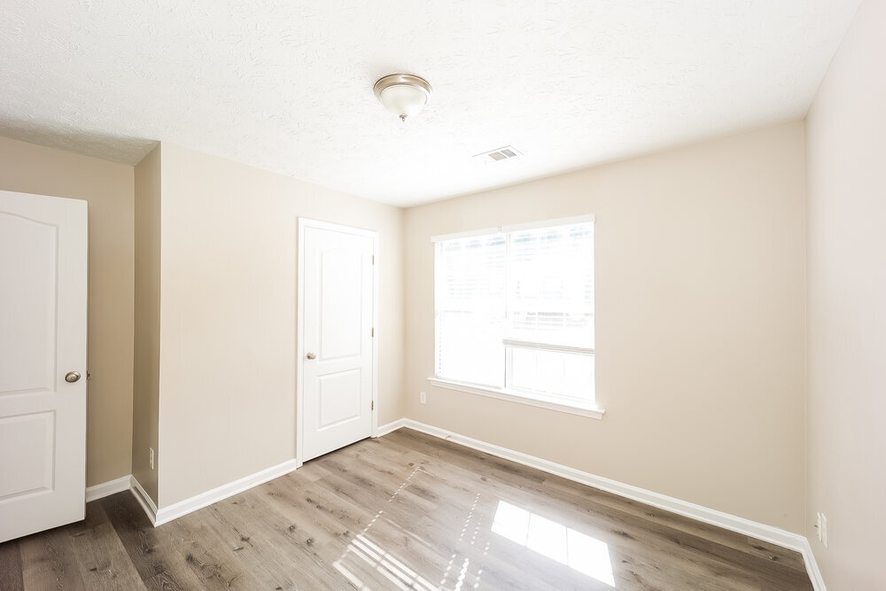 Building Photo - 587 Rosewood Cir