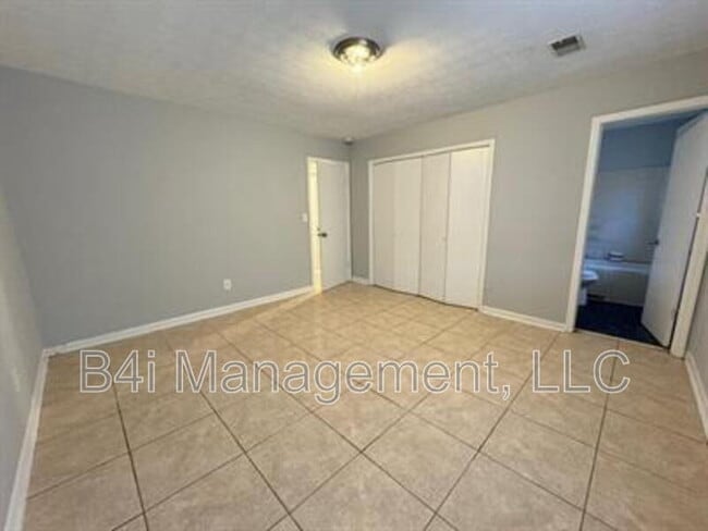 Building Photo - 8103 Creekstone Ct