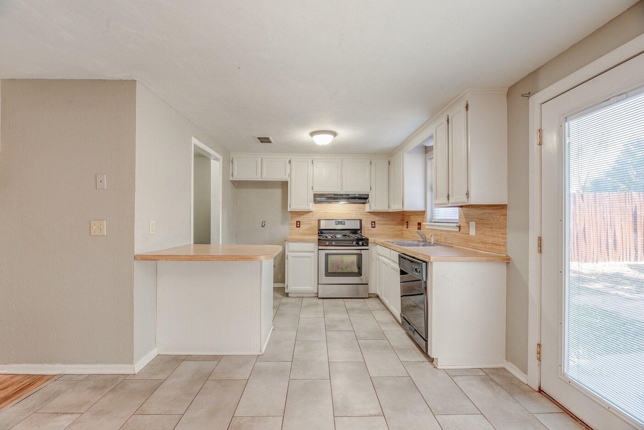 Building Photo - 12500 SW 2nd St