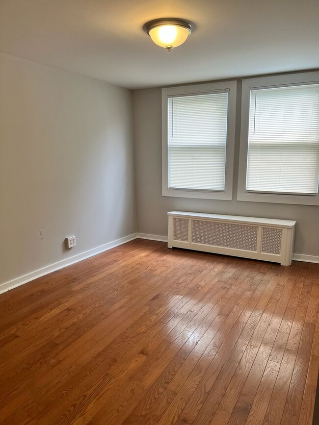 Building Photo - 1542 S 27th St