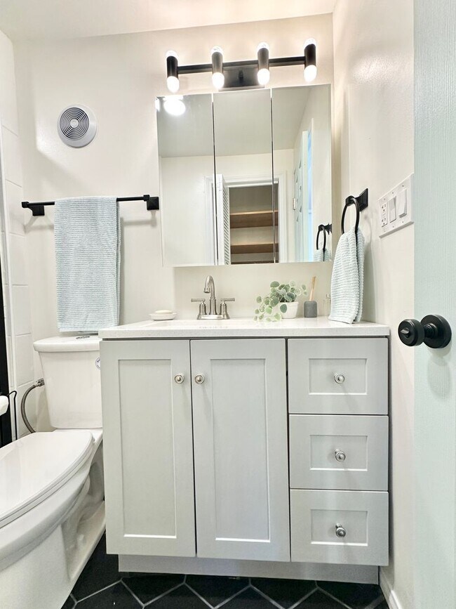 Building Photo - Lovely, Newly Renovated, & Fully-Detached Guest Home Unit on Gated and Private Country Property o...