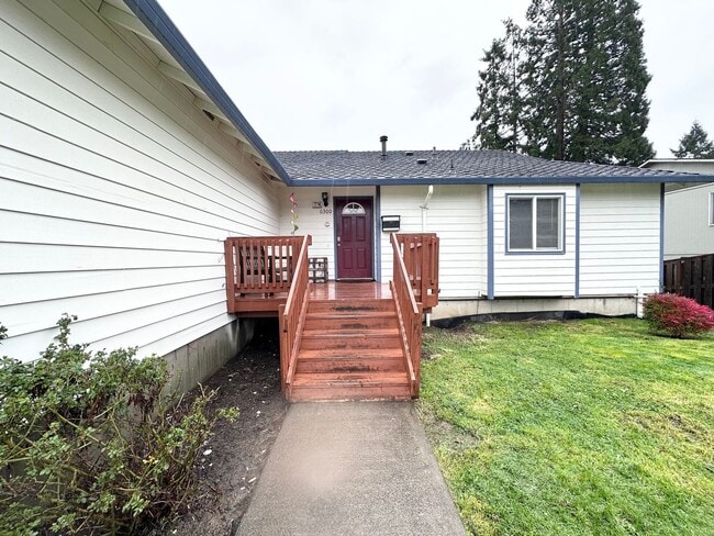 Building Photo - Single Family Home in Beaverton, OR 6 Beds 3 Baths w/ Double Car Garage!