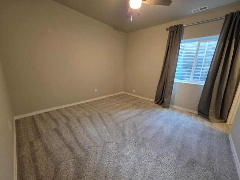 Building Photo - 10258 Sharon Springs Dr