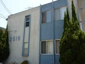 Building Photo - 2516 Vanderbilt Ln