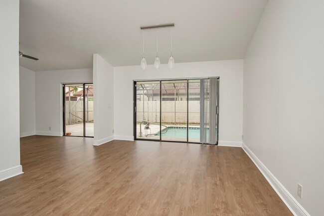 Building Photo - 7794 Villa Nova Dr