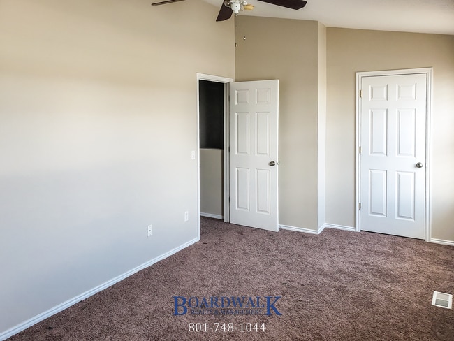 Building Photo - Incredible Townhome in WVC!