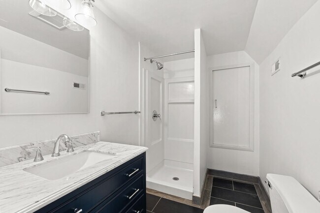 Building Photo - 2814 Bellevue Terrace NW