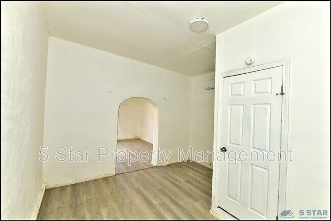 Building Photo - 1908A Olive Ave !!