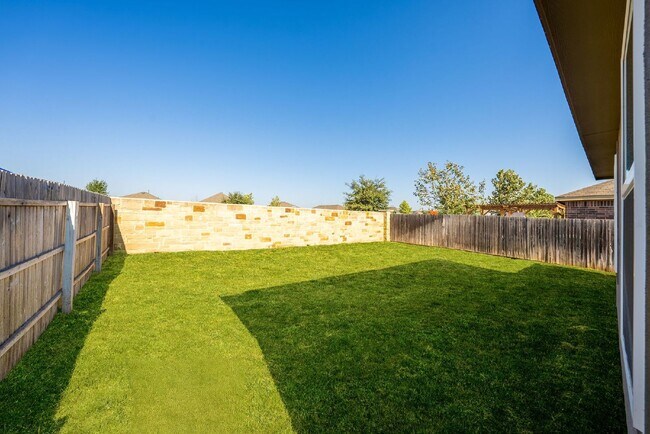 Building Photo - 3-Bed, 2-Bath Sanctuary Where Comfort Meets Charm