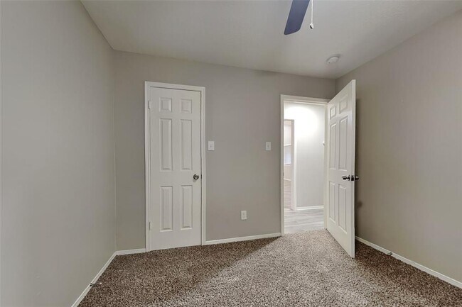 Building Photo - 9903 Jockey Club Dr