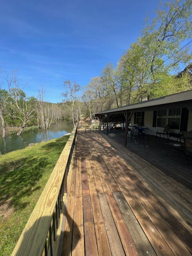 Building Photo - 3-Bedroom Home on the Water!