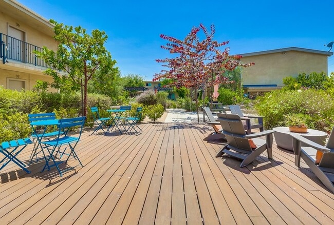 Building Photo - 3530 W Adams Blvd