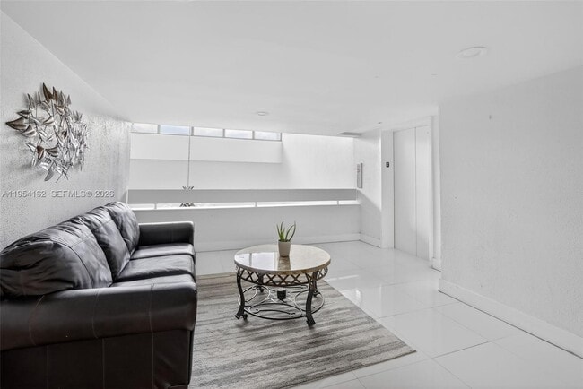 Building Photo - 200 Lakeview Dr