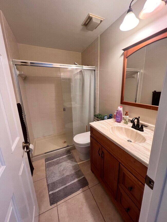 Building Photo - 5650 Coach House Cir