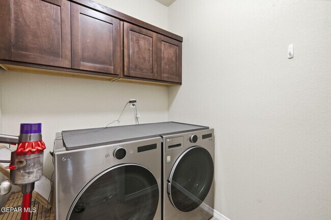 Building Photo - 13748 Villa Vista Ave