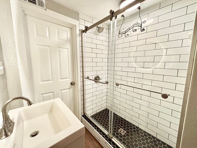 Building Photo - Charming 3 Bedroom Home in Norfolk