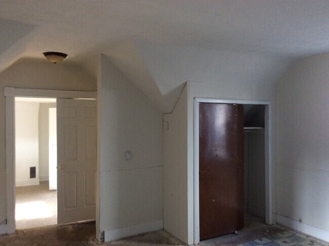 Building Photo - 731 High St