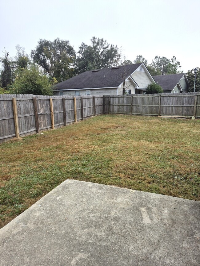 Building Photo - 3931 Lillian Guest Cir