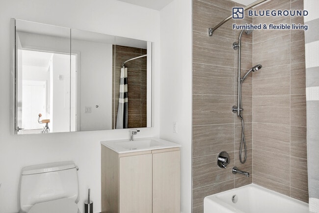 Building Photo - 27-19 44th Dr