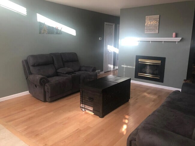 Building Photo - 5411 Sunset Dr