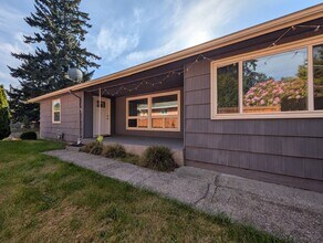 Building Photo - 5bd/2ba Burien Home