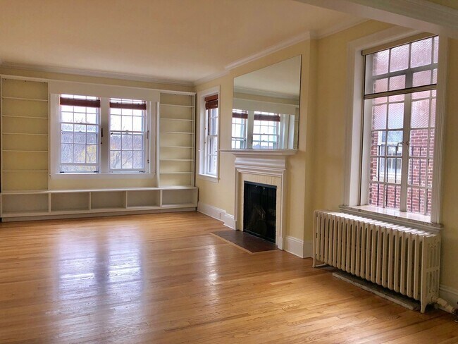 Building Photo - 205 Mt Auburn St