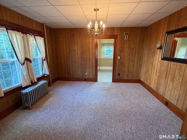 Building Photo - 9 Floral Ave