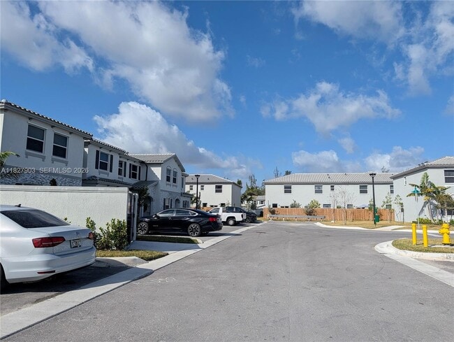 Building Photo - 1172 SE 1st Ave