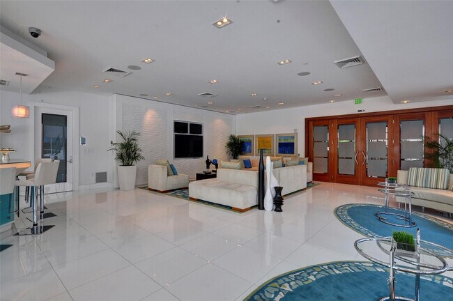 Building Photo - 2831 N Ocean Blvd