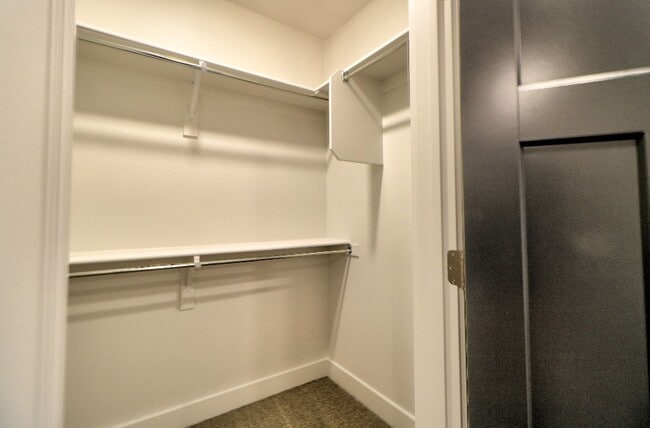 Building Photo - 2 Bedroom 1 Bathroom Apartment
