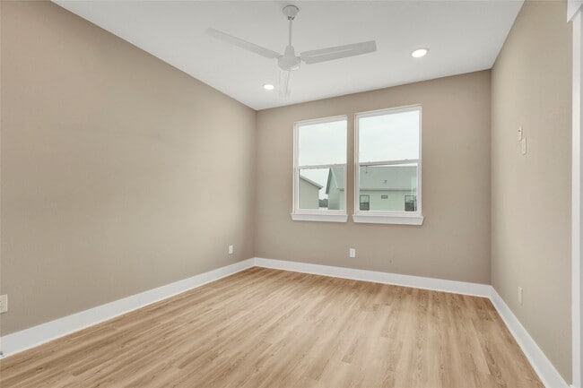 Building Photo - 28 Cmdr. Runco Ln