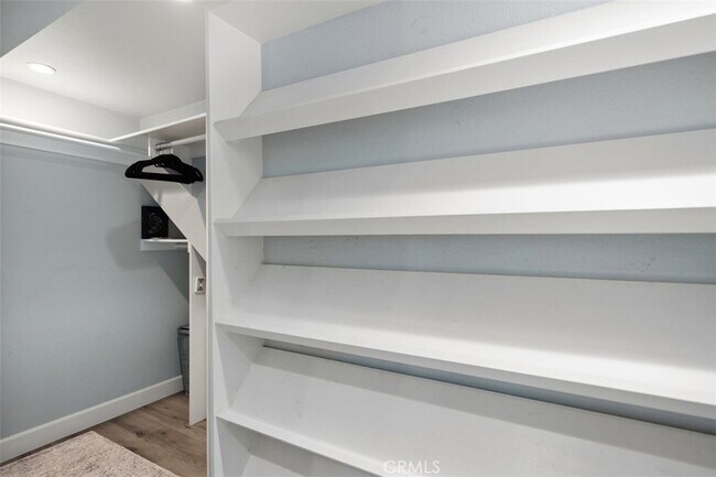 Building Photo - 12 Dauphin
