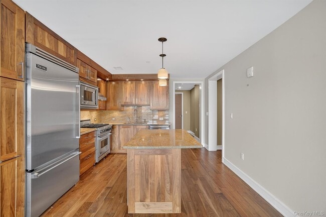 Building Photo - 5 Renaissance Square