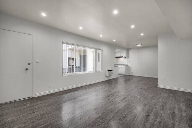 Building Photo - North of Sunset, Large 1 bed unit