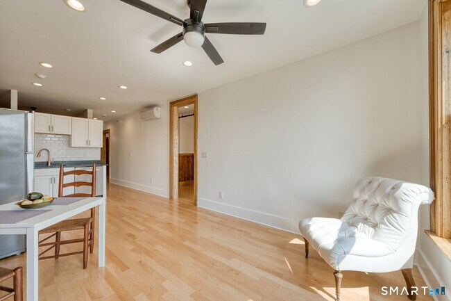 Building Photo - 11 Main St