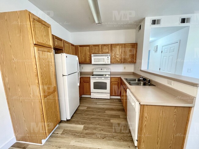 Building Photo - 3002 W Elizabeth St