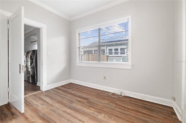 Building Photo - 227 W Fern St