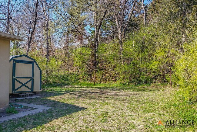 Building Photo - 619 Ratone Ln